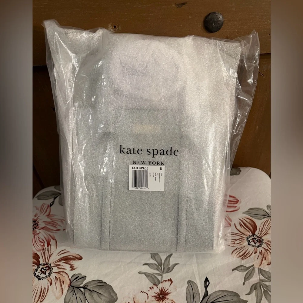 Kate Spade New York KENZIE LIMITED EDITION SM TOTE Platinum NWT originally‎ $329